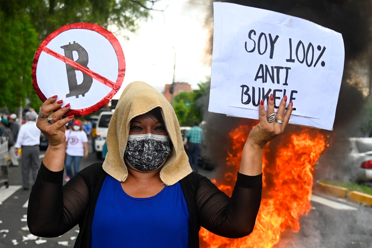 Tensiuni în El Salvador după adoptarea bitcoin. Oamenii au ieșit la protest
