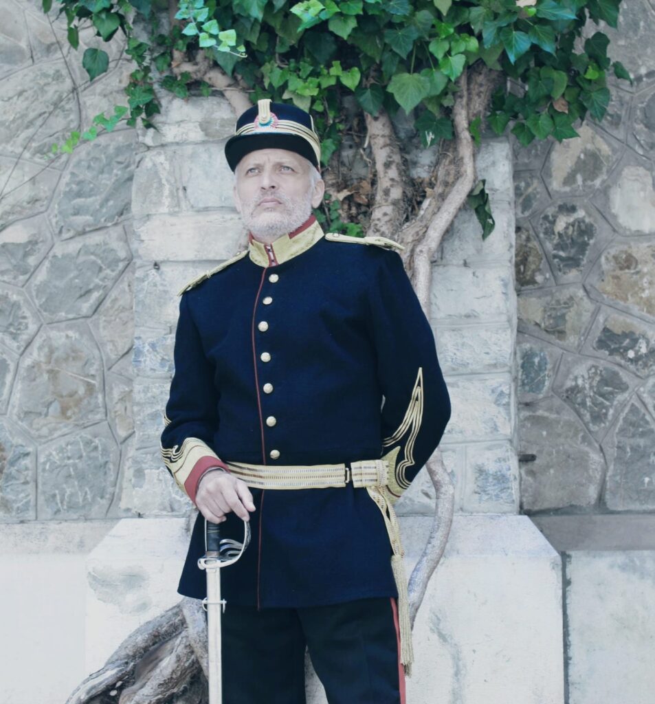 Album Foto. La Castelul Peleș, uniformele regilor României readuse la viața de Asociația „Ferdinand I”