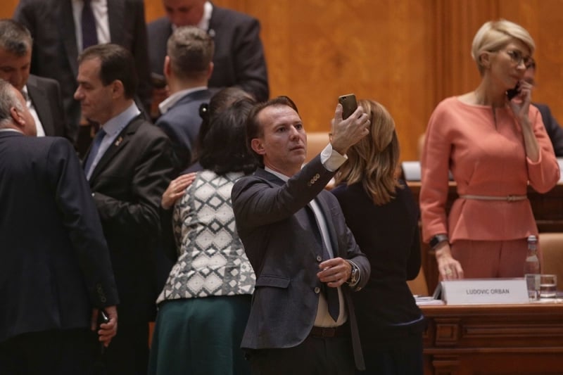 PSD îl salvează pe Florin Cîțu, iar Ludovic Orban a refuzat să voteze. MOȚIUNEA DE CENZURĂ se va relua