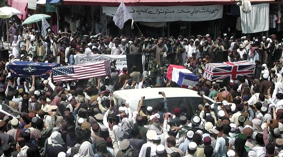 Talibanii au organizat o ,,înmormântare” pentru forțele americane și NATO