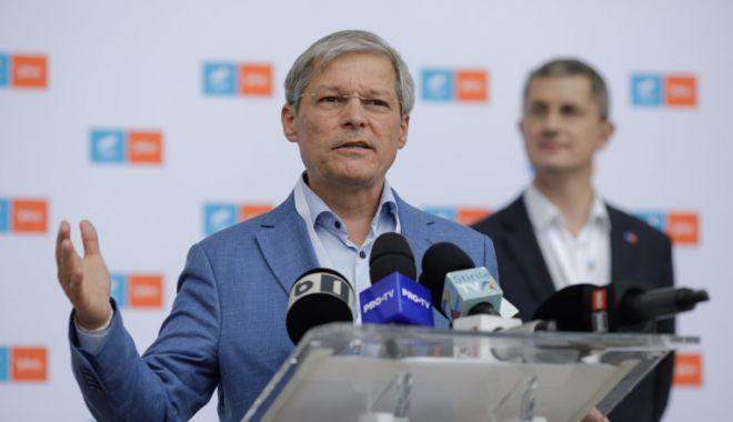 Dacian Cioloș, așteptat azi în Parlament cu lista de miniștri și programul de guvernare