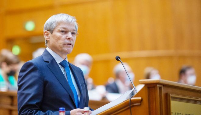 Continuă criza politică. Guvernul Cioloş a fost respins de Parlament