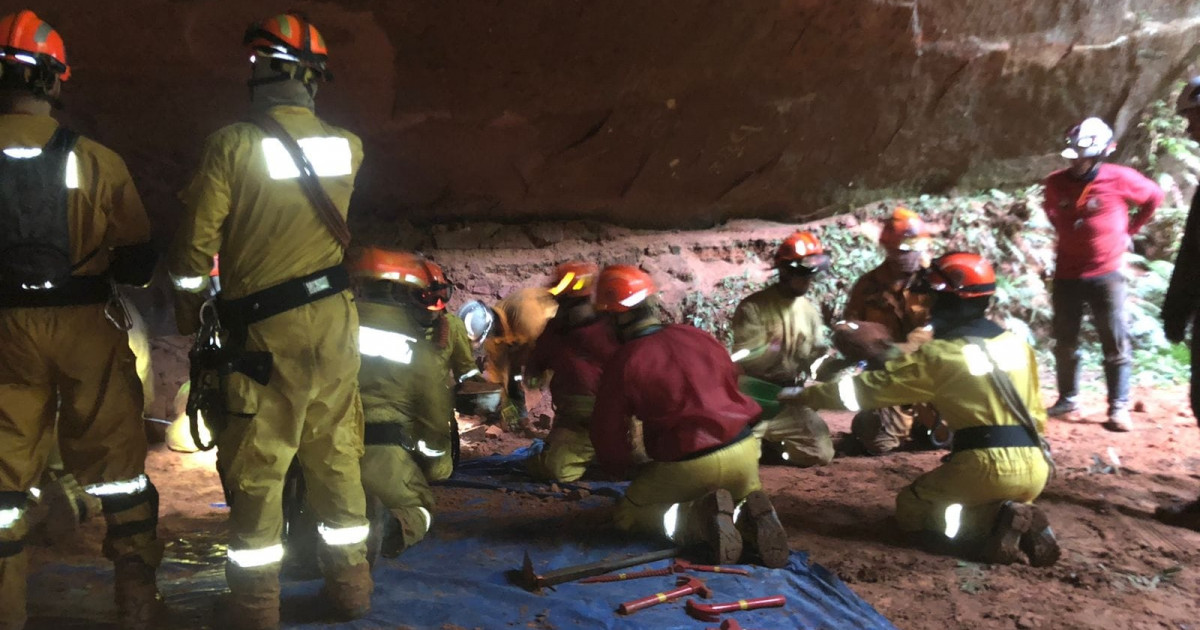 Tavanul unei peșteri din Sao Paulo s-a prăbușit. Nouă pompieri care se antrenau în interior au murit