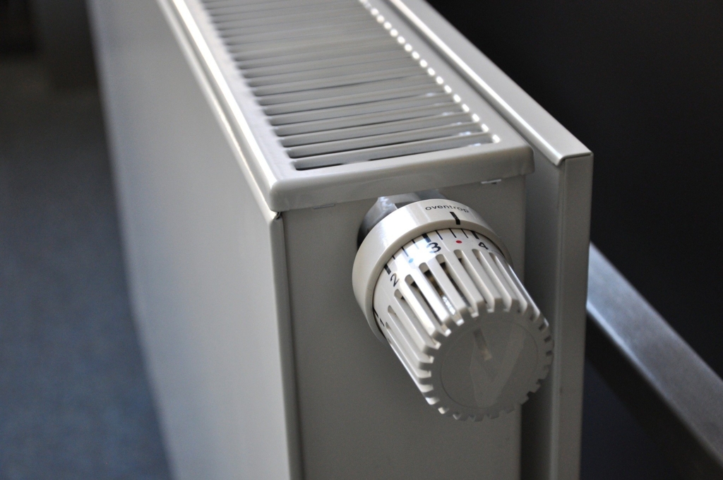 Obligativitatea montării repartitoarelor pe caloriferele conectate la sistemele centralizate de încălzire ar putea fi amânată