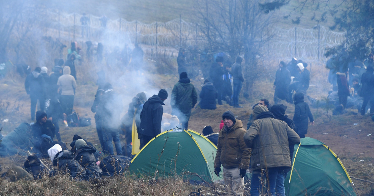 Migranții au atacat din nou granița UE. Polonia a adus noi trupe la frontiera cu Belarus