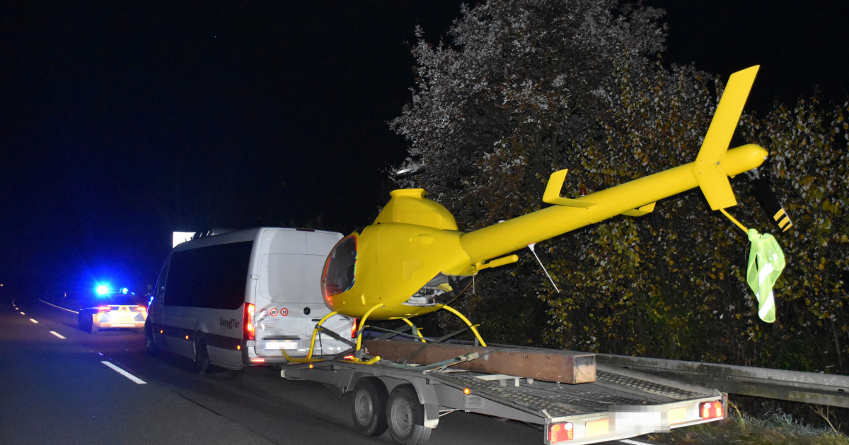 Poliția germană a descoperit doi români care transportau un elicopter folosind o remorcă auto