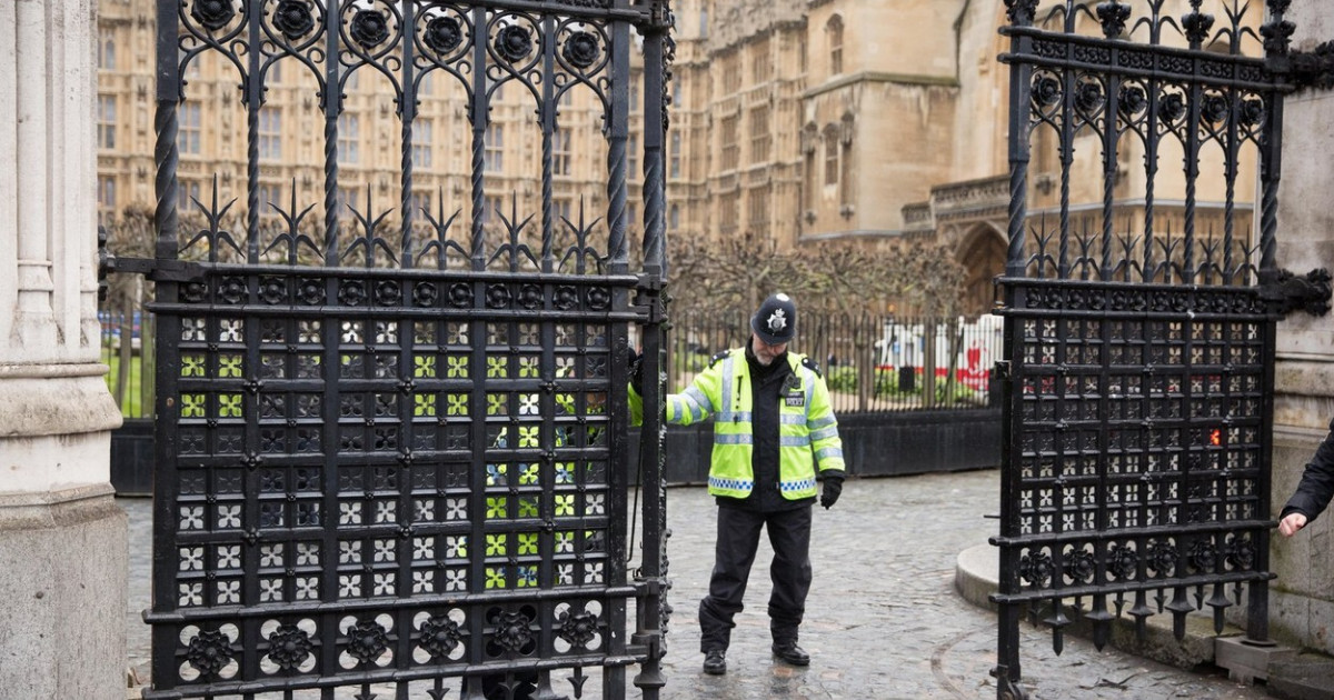 Un bărbat a fost arestat după ce a pătruns ilegal în Parlamentul britanic