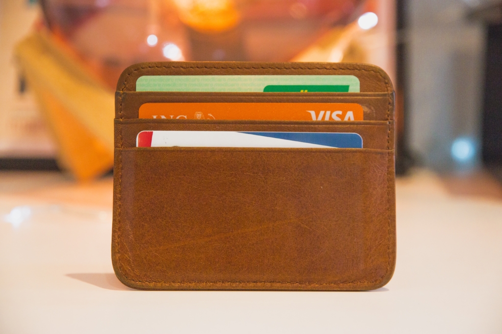 Top 3 bănci care oferă cele mai bune condiţii pentru cardurile de credit. Unde găsim cele mai mari dobânzi fixe
