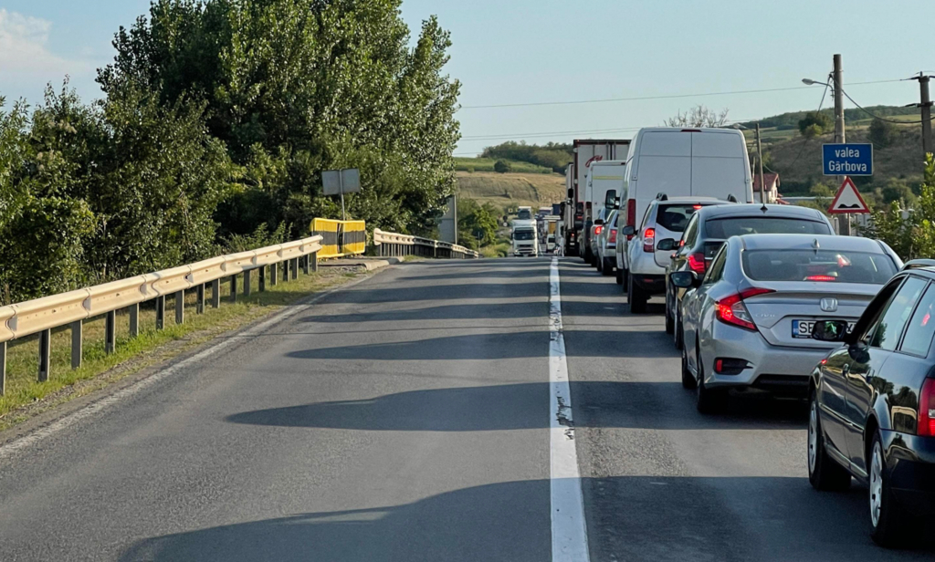 Sărbătoare după deschiderea traficului pe autostrada A10, între Alba Iulia și Aiud: ”Au ieșit cu șampanie și au pupat asfaltul”