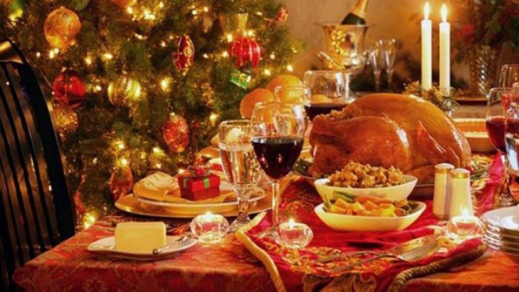 Majoritatea românilor vor petrece sărbătorile de iarnă acasă. Care este bugetul pentru acest an