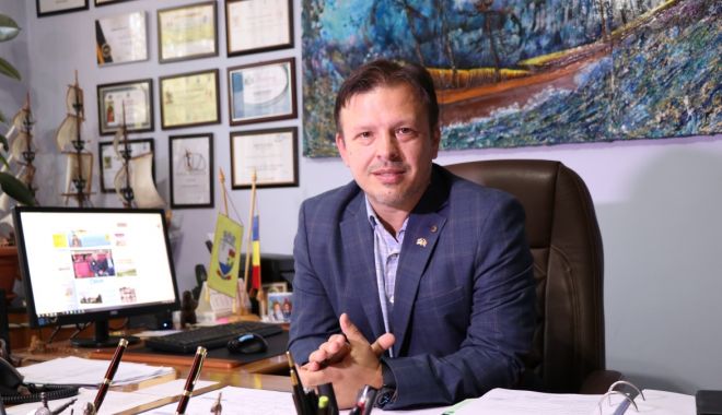 Primarul din Hârşova, Viorel Ionescu, se întâlneşte cu cetăţenii oraşului