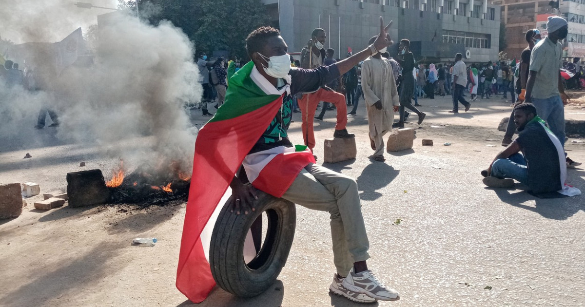 Haos pe străzile capitalei sudaneze. Protestul a sute de mii de oameni a degenerat în confruntări cu forțele de ordine