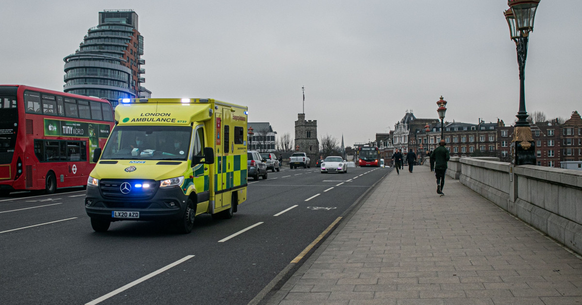 Spitalele din Londra au rămas fără personal medical din cauza COVID-19, armata trimite medici militari în ajutor