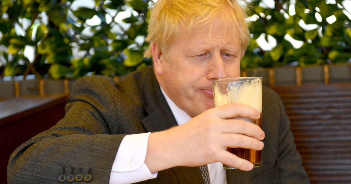 Invitație pe mail la petrecere în grădina reședinței lui Boris Johnson în timpul lockdown-ului. „Fiecare își aduce băutura lui”