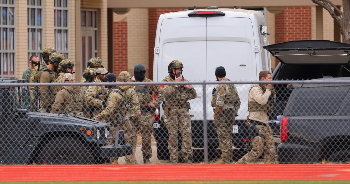 Doi tineri arestați în Anglia, în legătură cu luarea de ostatici de la sinagoga din Texas