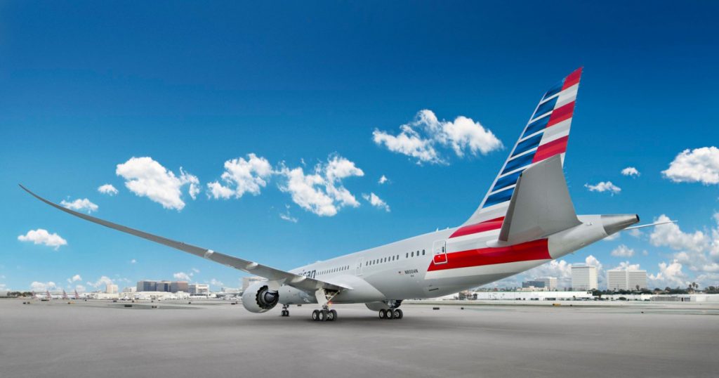 Un avion care zbura de la Miami la Londra s-a întors din drum la jumătatea distanței pentru că o pasageră a refuzat să poarte mască