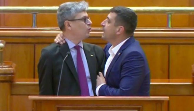 Virgil Popescu, luat de gât de George Simion la tribuna Parlamentului: ‘Ești un hoț/ Ești un prost!’