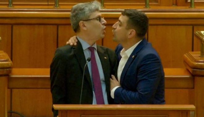 Virgil Popescu, după ce a fost luat de gât de Simion la tribuna Parlamentului: ”Se uita amenințător în ochii mei”