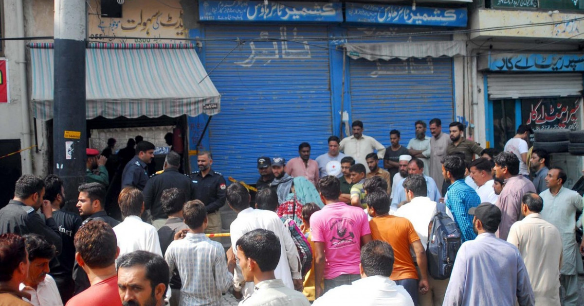 Un bărbat acuzat de blasfemie a fost ucis cu pietre în Pakistan. Mulțimea furioasă i-a spânzurat apoi trupul de un copac