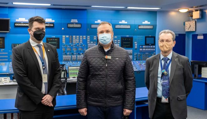 Premierul Nicolae CiucÄ a vizitat Centrala NuclearelectricÄ de la CernavodÄ