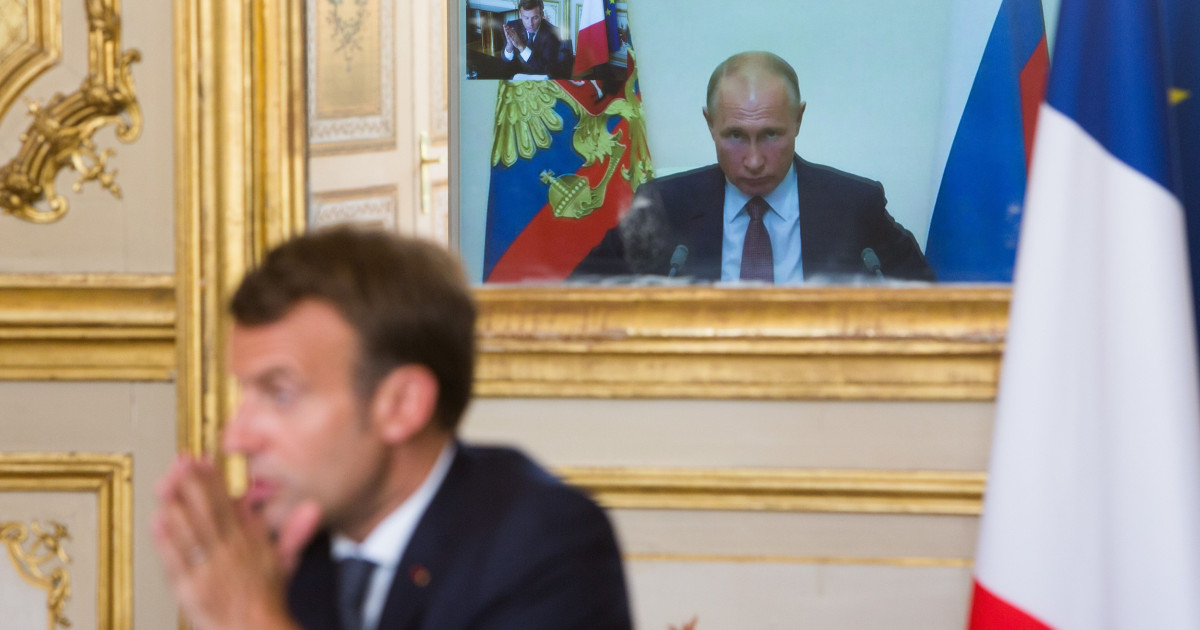 Vladimir Putin discută duminică la telefon cu Emmanuel Macron