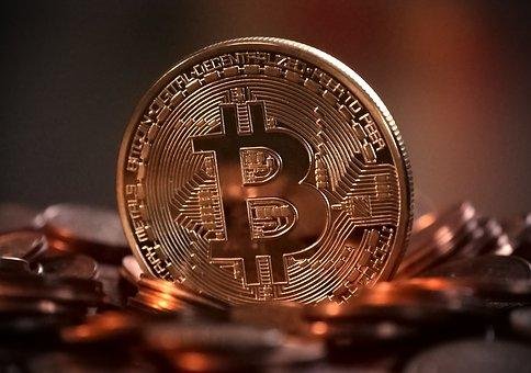 Criza din Ucraina lovește în criptomonede. Cât a scăzut Bitcoin doar în ultima zi