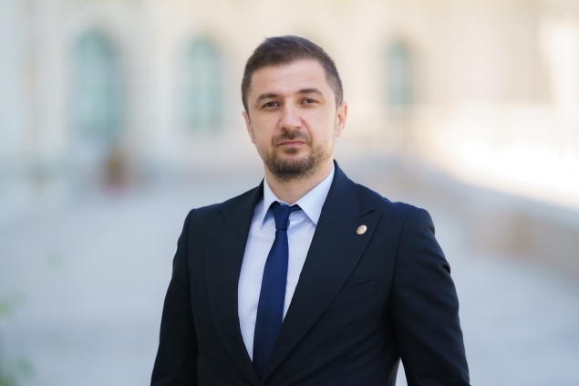 Adrian Axinia(AUR) – către Sorin Grindeanu: “Aveți vreun plan ca CFR Călători să devină profitabil sau rămânem la declarații populiste?”