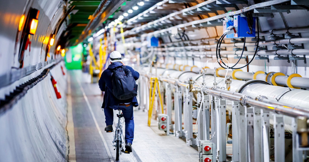 Acceleratorul de particule de la CERN a fost repornit. Fizicienii speră să afle cât mai multe lucruri despre „particula lui Dumnezeu”