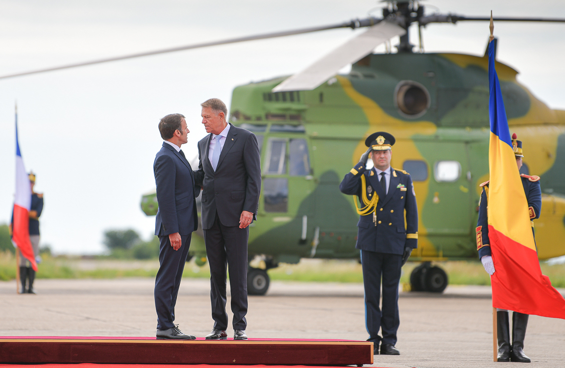 Macron a venit în România să-l convingă și pe Iohannis că Rusia nu trebuie umilită. Franța vrea ca Zelenski să negocieze cu Putin