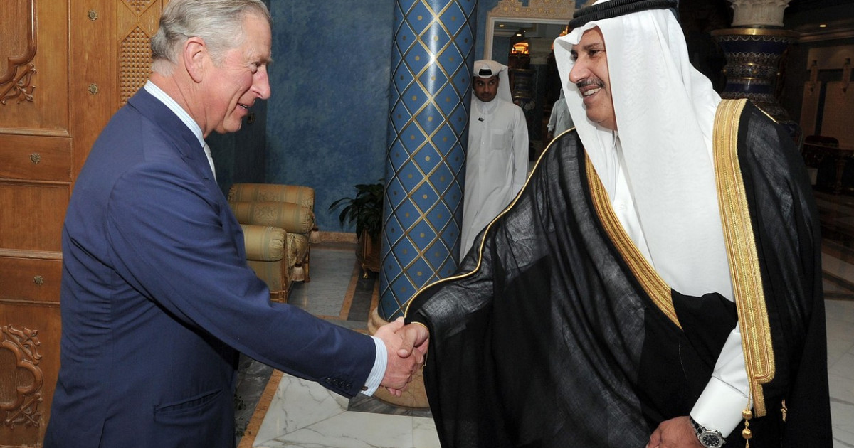Sunday Times: Prințul Charles a acceptat o valiză cu 1 milion de euro de la un șeic din Qatar
