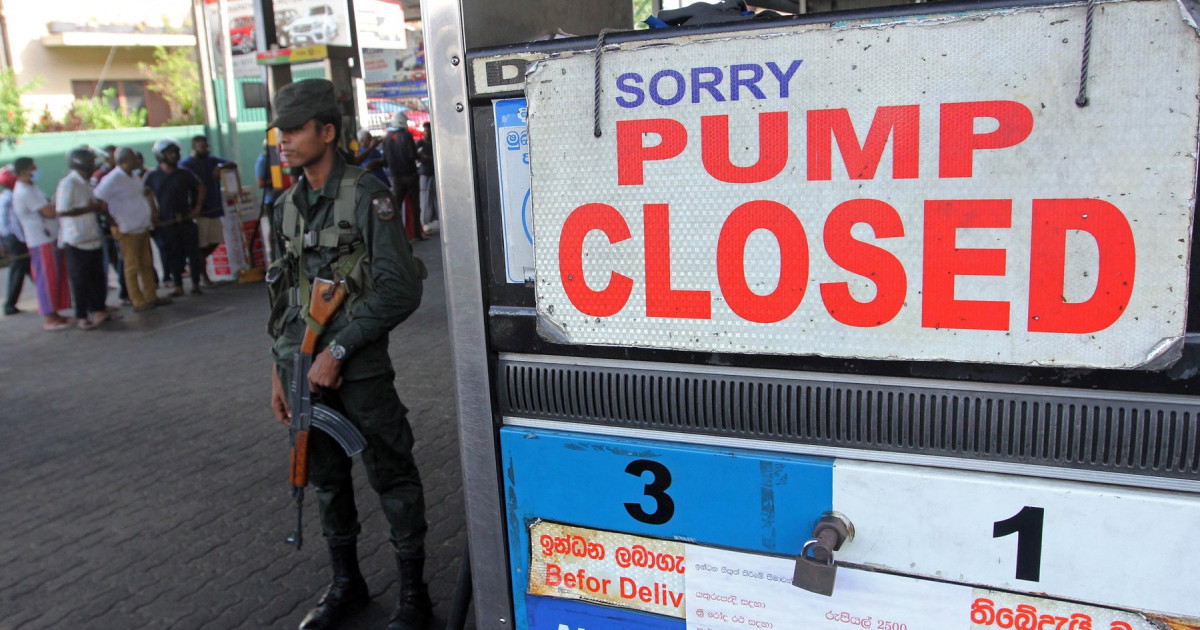 Cu rezervele de combustibili aproape goale, Sri Lanka interzice vânzarea de benzină și motorină către populație
