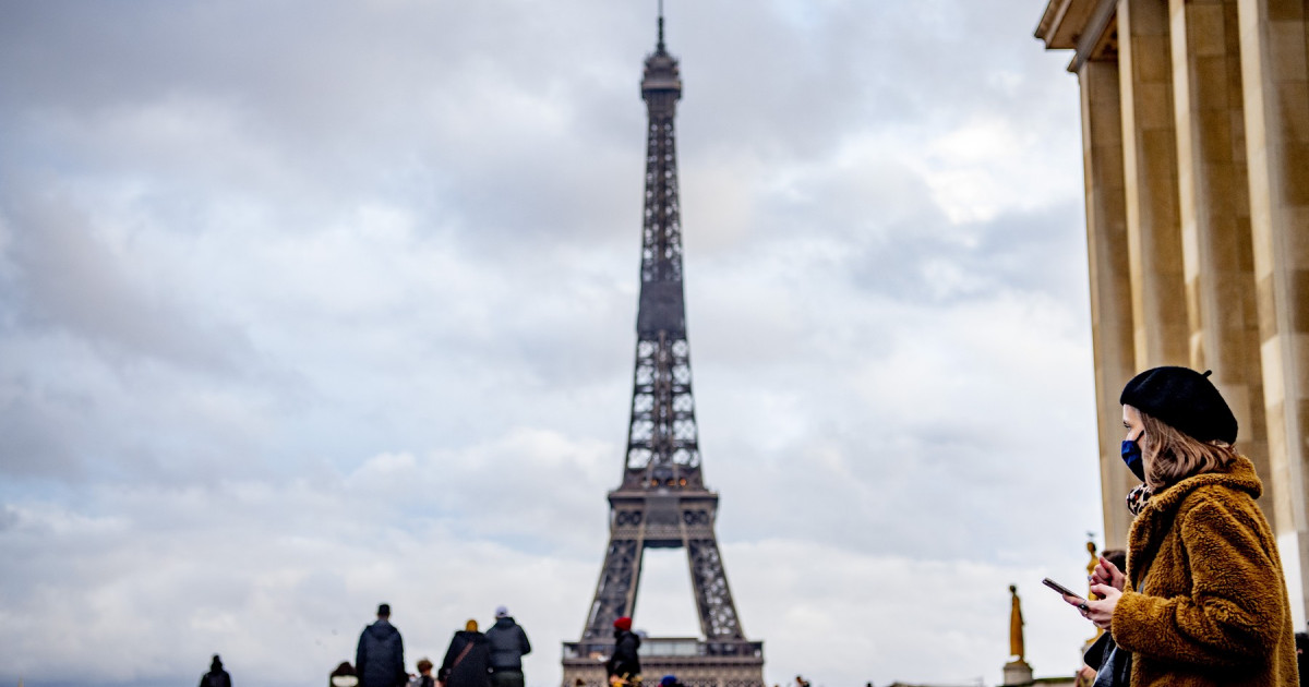 Turnul Eiffel este plin de rugină și are nevoie urgentă de reparații, dezvăluie o publicație franceză