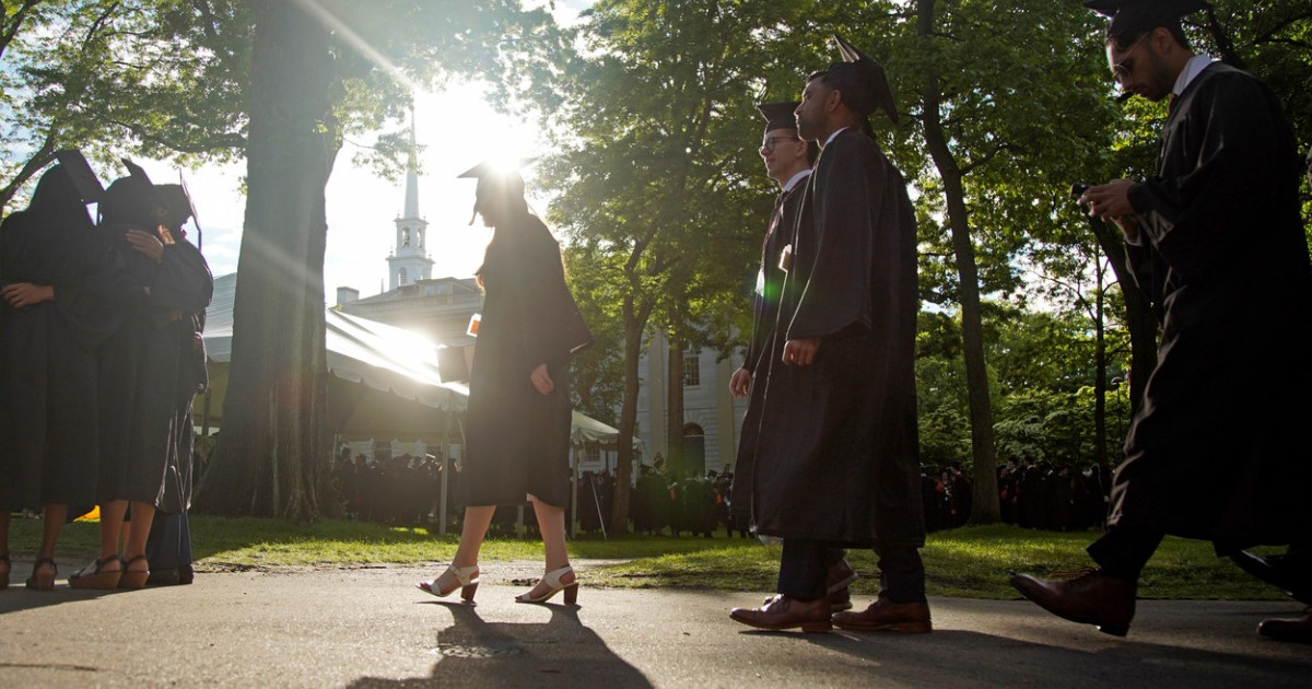 Ceremonia de absolvire de la Harvard. Ce spun românii care au promovat cursurile celei mai prestigioase universități din lume