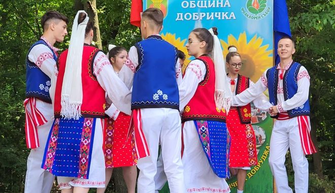 Primăria Hârşova organizează un super-festival. Ansamblurile folclorice din Dobrici întorc vizita