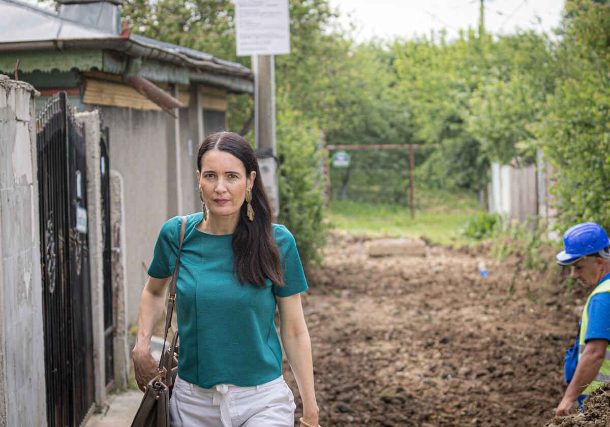 PNL, protest de amploare la Consiliul Local Sector 1. Liberalii o anunţă pe Armand că se abţin de la orice vot