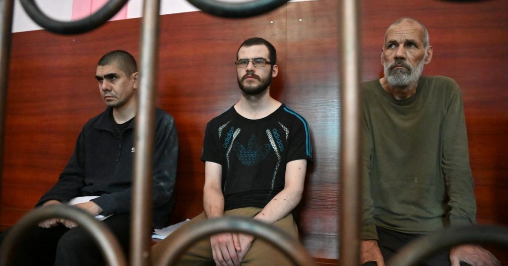Separatiștii din Donețk au capturat alți cinci cetățeni străini și spun că îi vor executa pe trei dintre ei