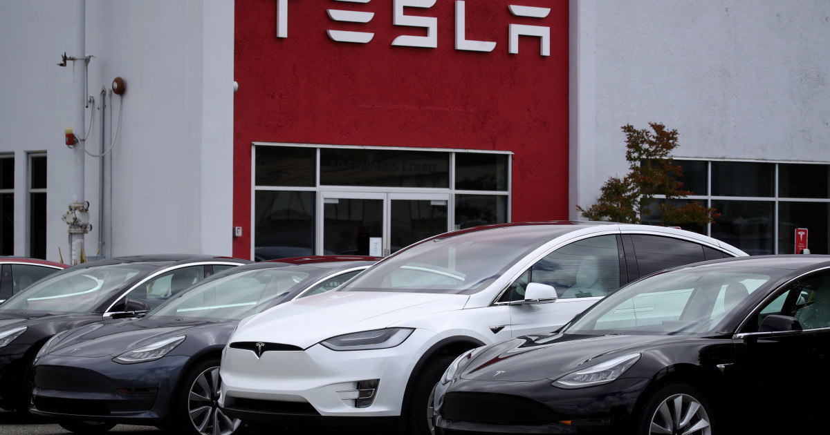 Tesla recheamă în service peste 1 milion de mașini