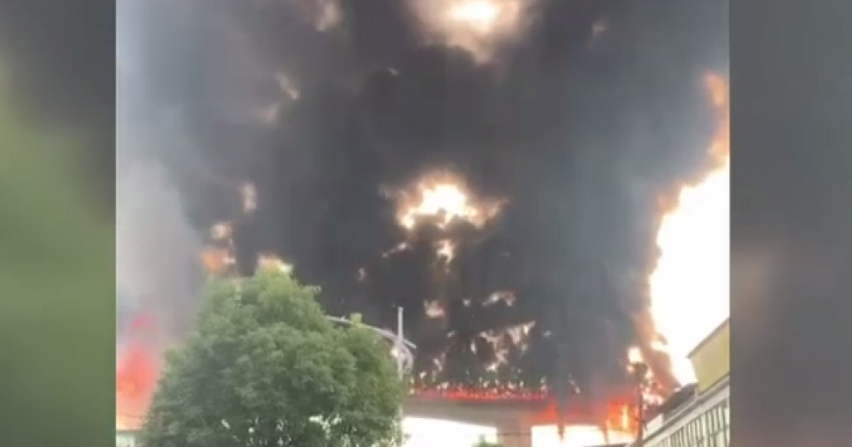 VIDEO. Incendiu uriaș după o coliziune pe autostradă, în China