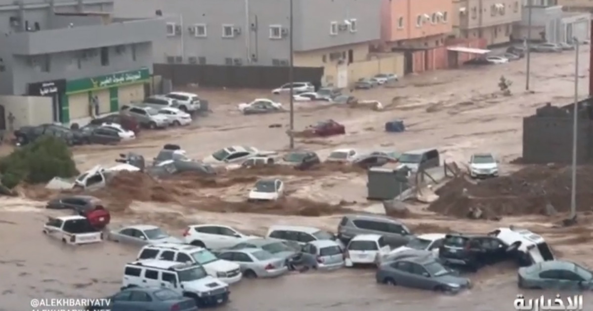 Imagini teribile în Mecca, blocată din cauza inundațiilor. Traficul a fost restricționat, iar școlile au fost închise