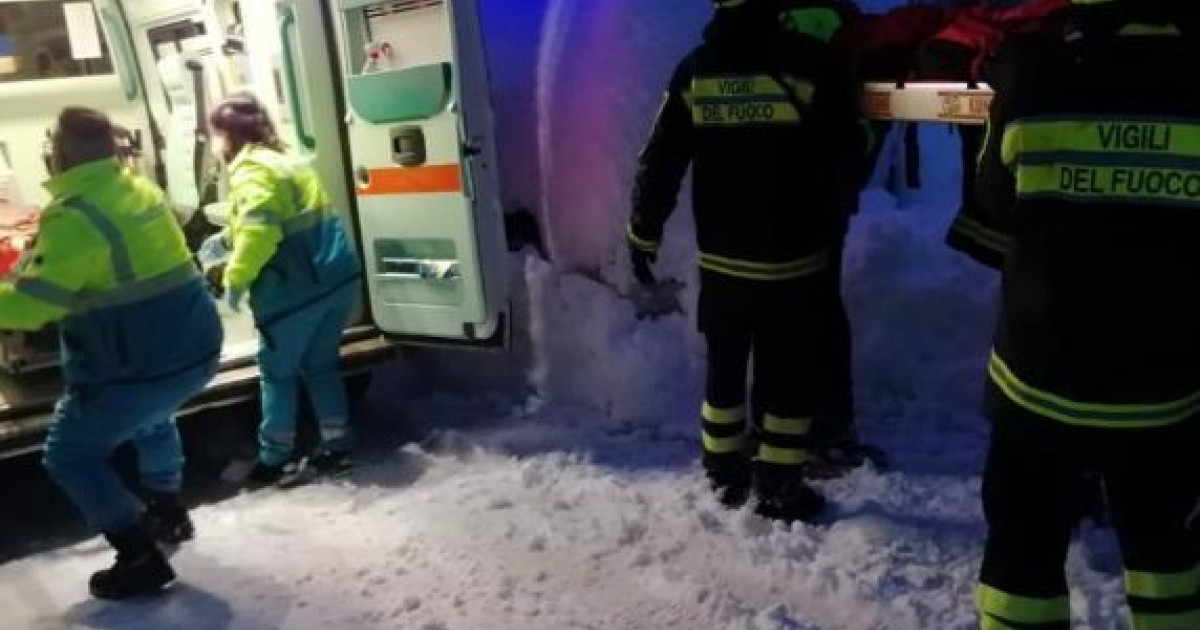 O româncă surprinsă de o furtună de zăpadă în Italia a fost găsită înghețată a doua zi. Lângă ea au fost descoperiți morți și câinii ei