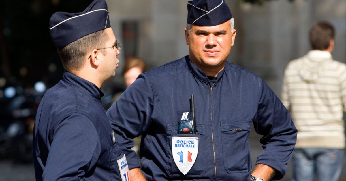 Franţa va instrui 4.000 de poliţişti şi jandarmi pe probleme legate de maltratarea animalelor