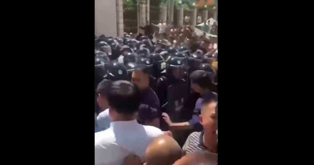 Proteste rare în China. Mii de musulmani au sfidat dictatura de la Beijing: „Pare că acest coșmar abia începe”