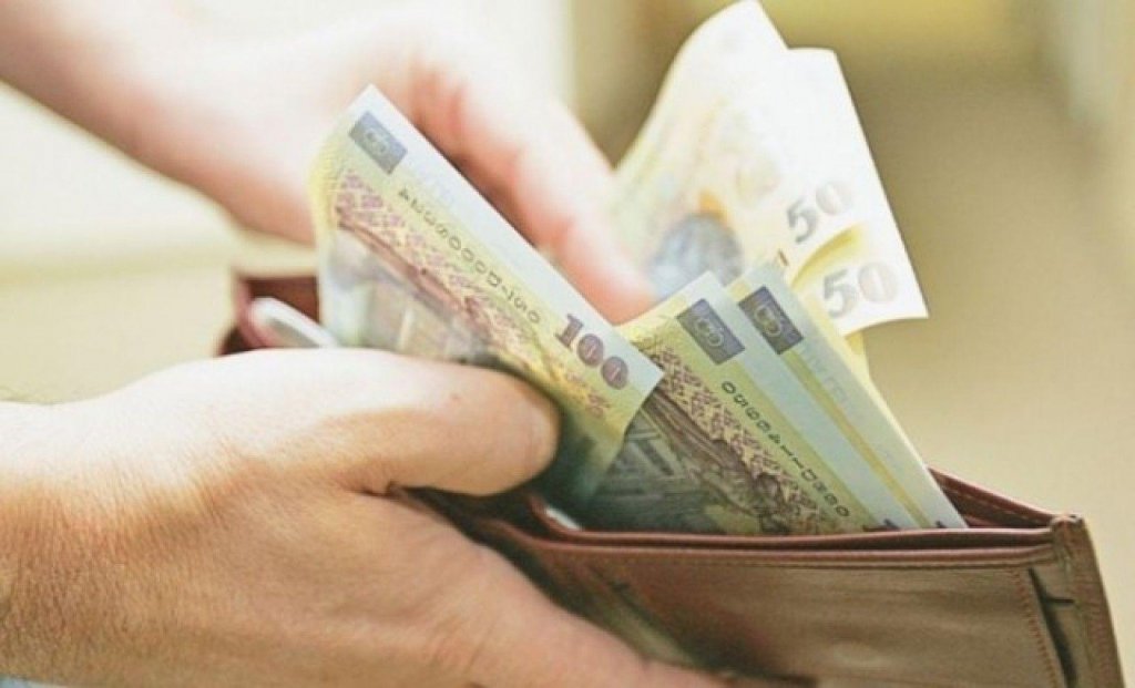 Salariul mediu net în România a fost de 4.543 lei în mai. Care sunt domeniile unde a scăzut cel mai mult leafa