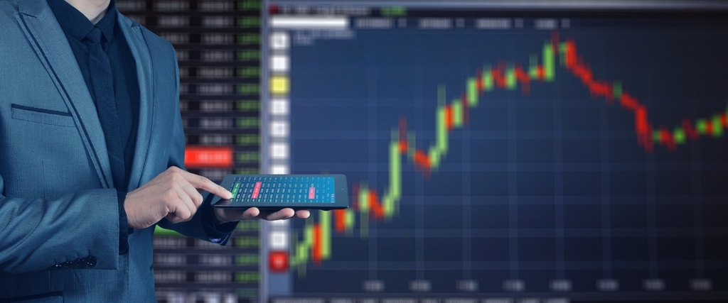 Investitorii români se tem de impactul recesiunii, dar nu renunță să investească în capital SONDAJ
