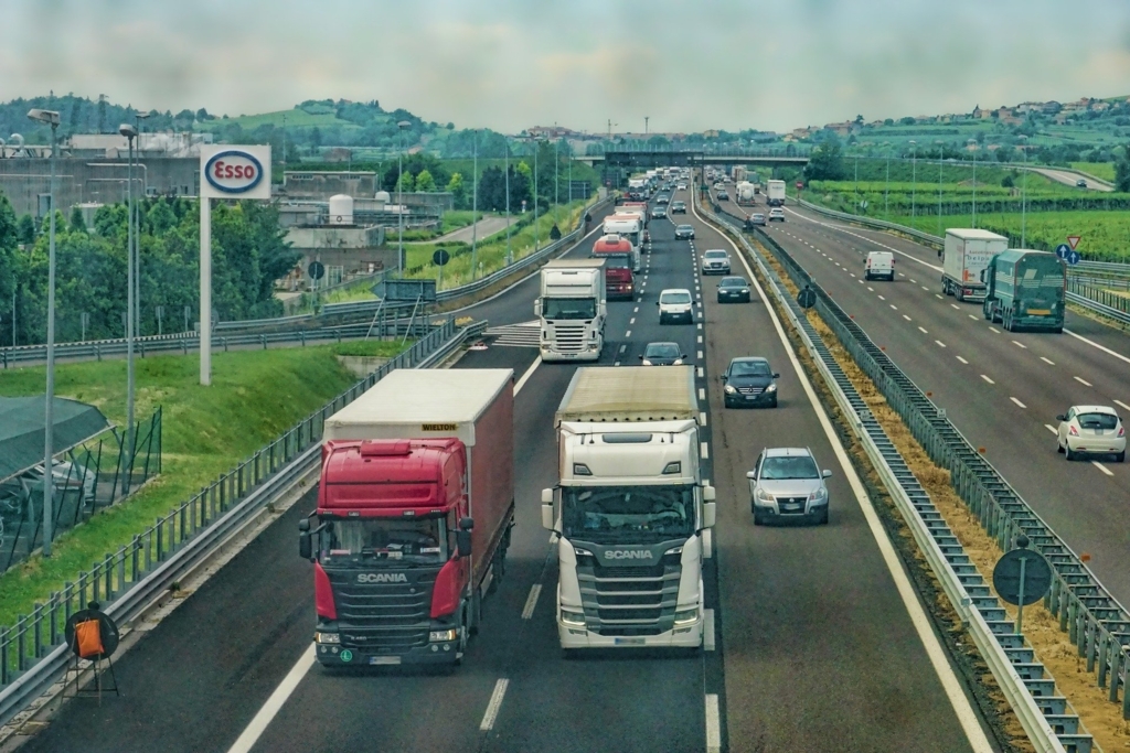Cum poate fi oprit traficul la vamă și costurile ascunse ale coletelor internaționale. Reforma vamală a Comisiei Europene
