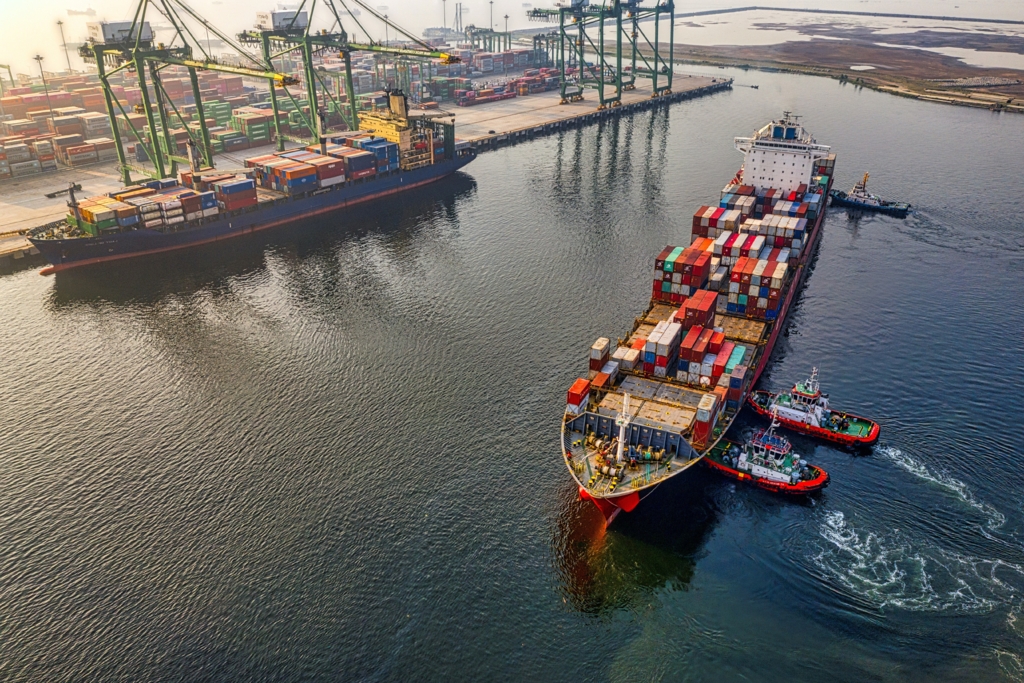 Traficul maritim prin Marea Neagră a încetinit drastic în ultima săptămână. Incertitudinea crește după avertismentele Rusiei şi Ucrainei