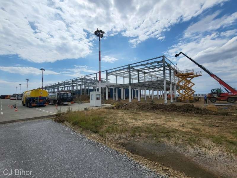 Stadiul lucrărilor la noul terminal al Aeroportului Oradea. Este de 4 ori mai mare decât cel actual