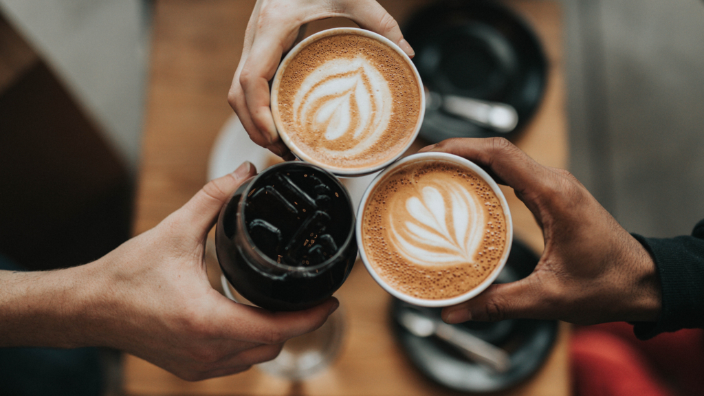 În București se bea cea mai scumpă cafea din România. Care este prețul mediu al unei cești de cafea în marile orașe