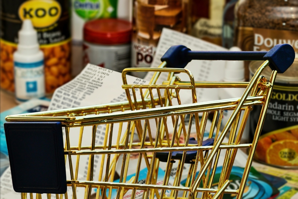 Lista alimentelor pentru care prețurile vor fi plafonate începând cu 1 august. “Vom reînvăţa să cumpărăm româneşte”