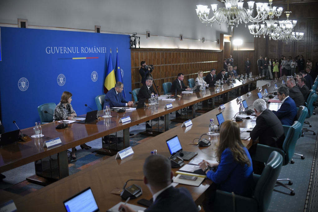 “Apocalipsa” pentru bugetari a guvernului Ciolacu. “500 de lei pentru telefon, 50 de lei abonament. Pentru depășire plătește din buzunar”